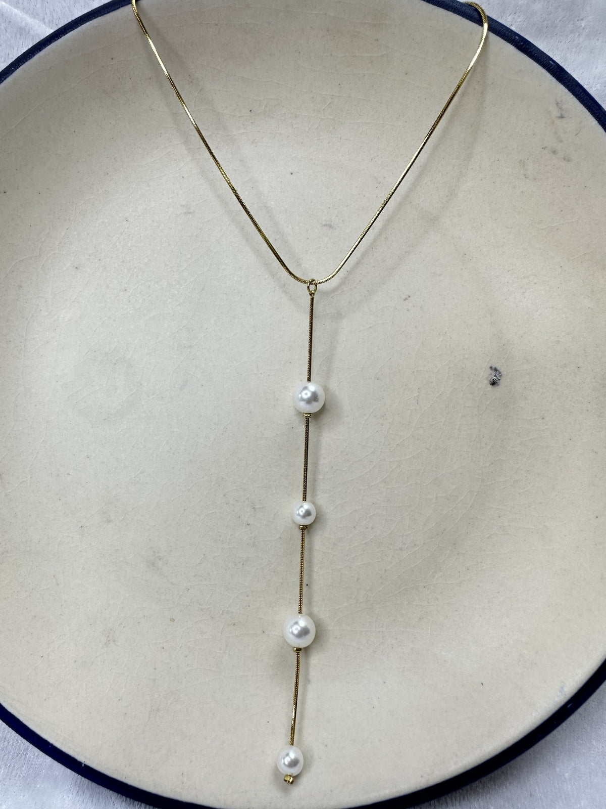 Linear Pearl Necklace